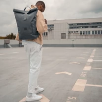 "ROBIN" újrahasznosított nagyméretű rolltop hátizsák, antracit, Johnny Urban