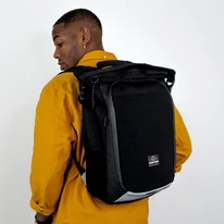 "PHIL" újrahasznosított nagyméretű rolltop biciklis hátizsák, fekete, Johnny Urban 