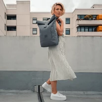 "ROBIN" újrahasznosított közepes méretű rolltop hátizsák, antracit, Johnny Urban