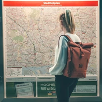 "ROBIN" újrahasznosított közepes méretű rolltop hátizsák, téglavörös, Johnny Urban